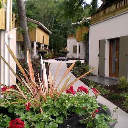 Aparthotel Vacanceole - Les Rives Du Lac 3*